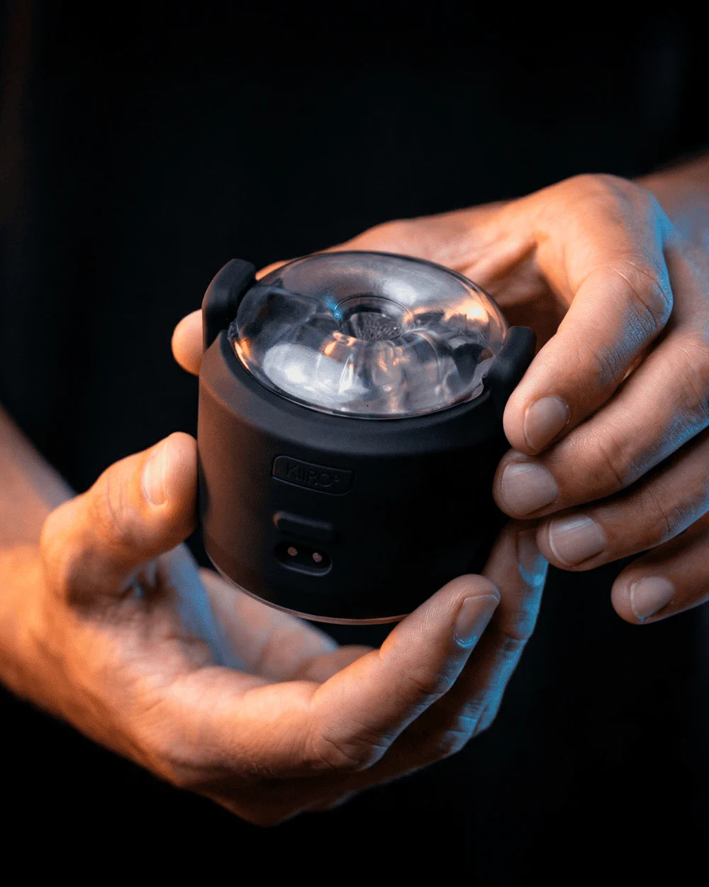 Kiiroo - Stroker Bergetar Dwi-Motor Kawalan Aplikasi PowerShot (Hitam)