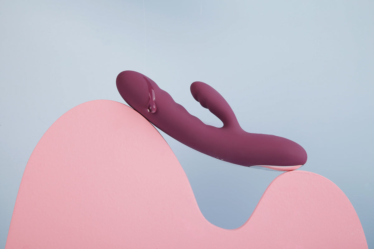 Svakom - Avery Rechargeable Thrusting Rabbit Vibrator